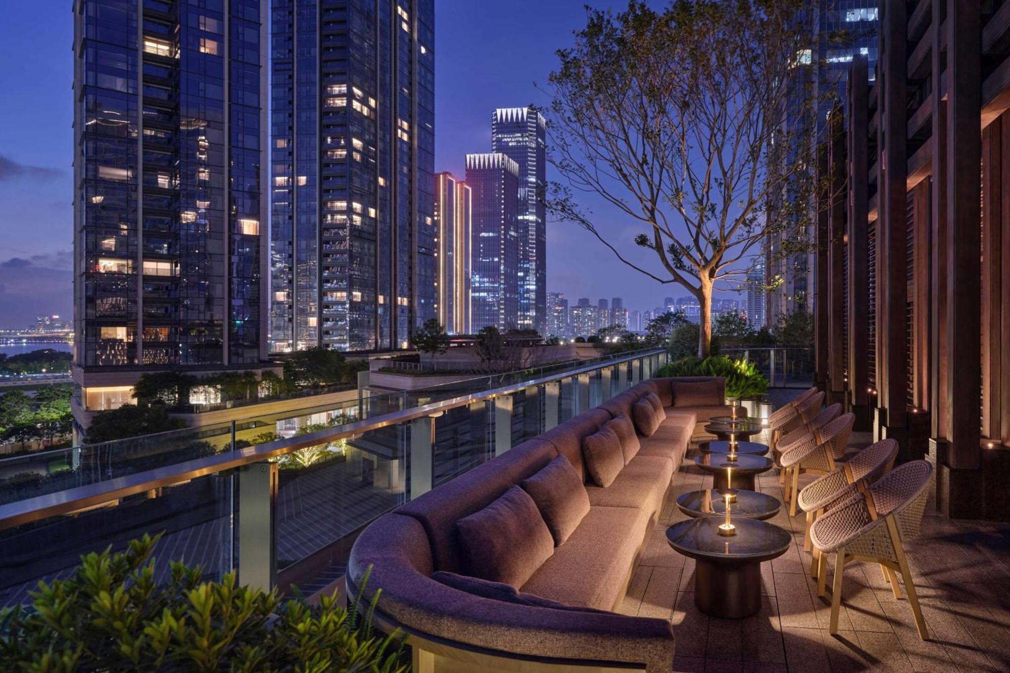 Conrad Shenzhen, The First Art Museum Hotel In Greater Bay Area With The Stunning Bay And Sunset View In The Hotel Terrace 외부 사진