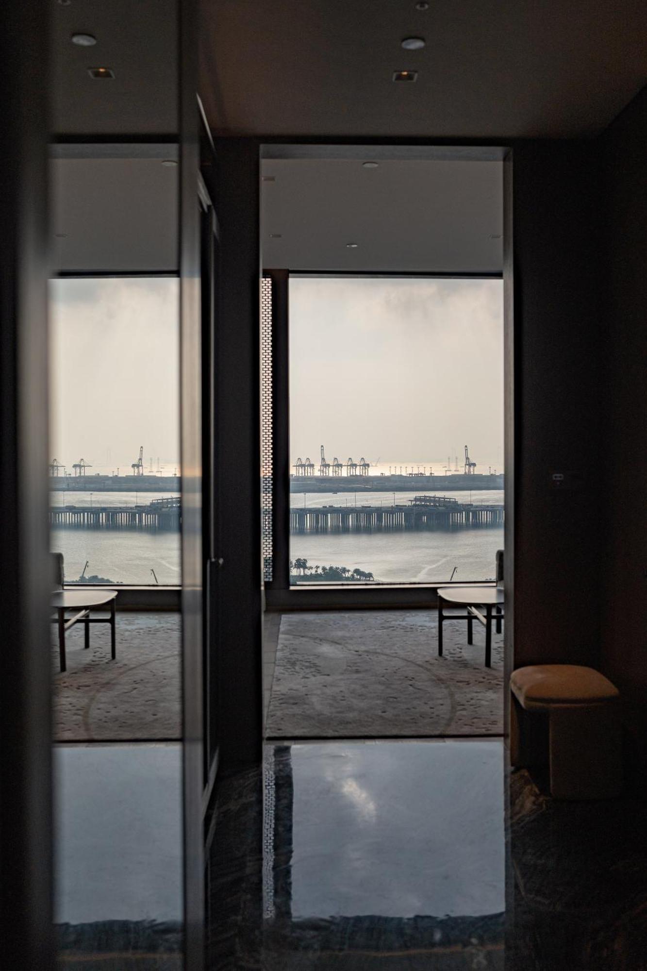 Conrad Shenzhen, The First Art Museum Hotel In Greater Bay Area With The Stunning Bay And Sunset View In The Hotel Terrace 외부 사진